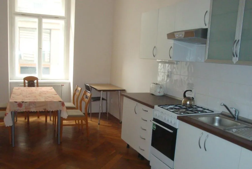 פראג Gallery Hostel