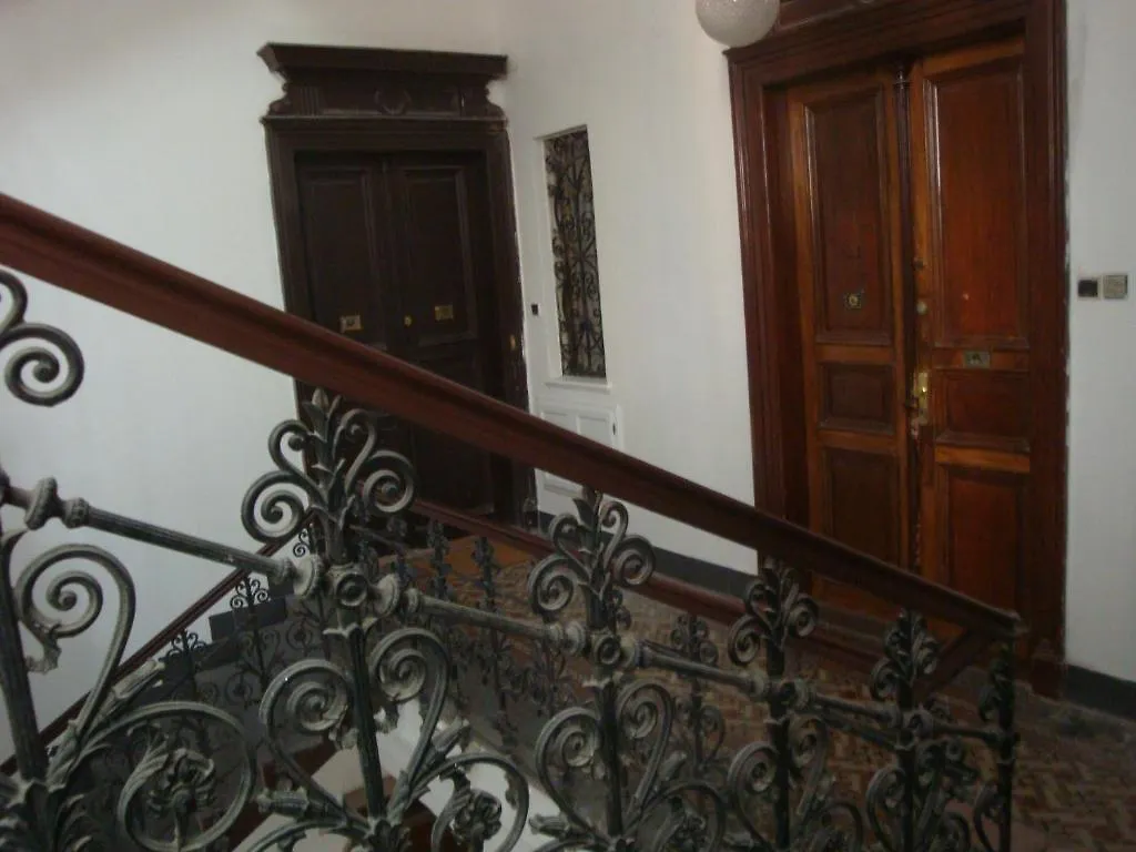 פראג Gallery Hostel 0*,