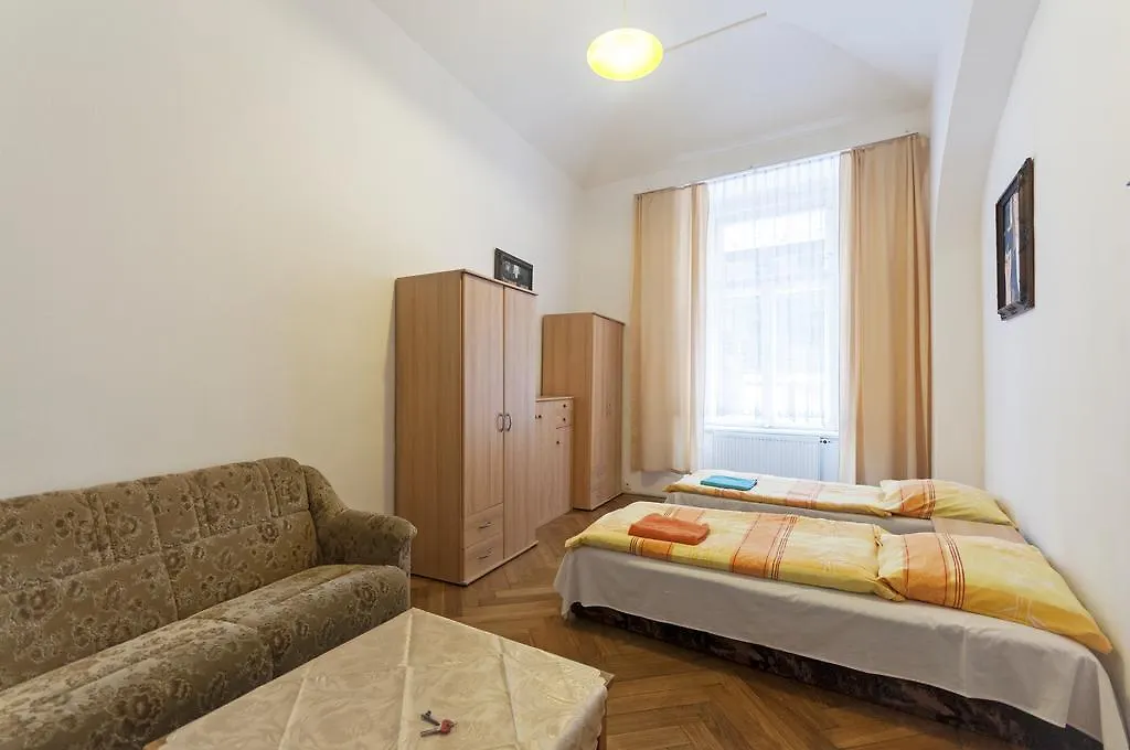 פראג Gallery Hostel